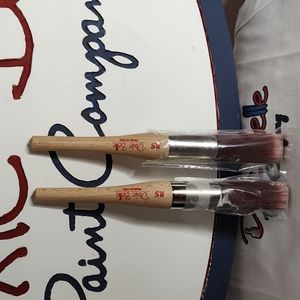 Dixie Belle Round Small Brush